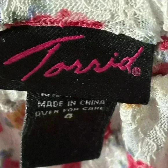 Beautiful printed lace Torrid shirt - Picture 5 of 5